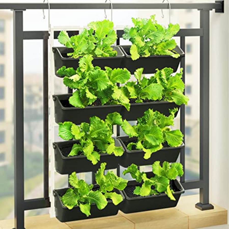 Vertical Wall Planter - กระถางแขวนผนังแนวตั้งสำหรับใช้ในร่มและกลางแจ้ง ผลิตจากพลาสติกสีเขียวที่ทนทาน สามารถใส่ภาชนะได้ 8 ใบ รองรับน้ำหนักได้